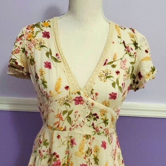 Band of Gypsies Boho Cream Floral Empire Waist Flutter Sleeves Flowy Mini Dress - Picture 2 of 13